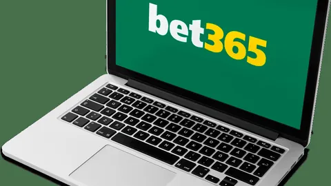 西甲第32轮：皇马主场逆转阿尔梅里亚，本泽马半场戴帽，4-2绝地反击